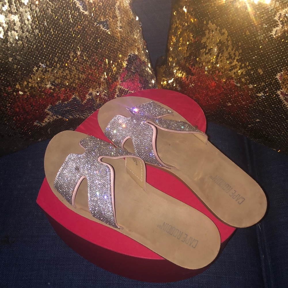 flat blinged out sandal!!! NEVER WORN 🗣🗣